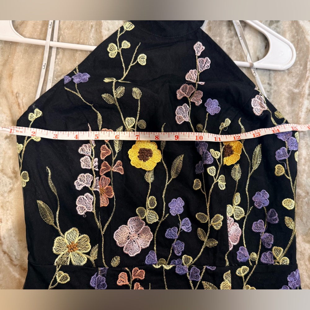 Women’s NWT Lulus Unique Impression Black 3D floral embroidered midi dress-Small - Picture 8 of 9